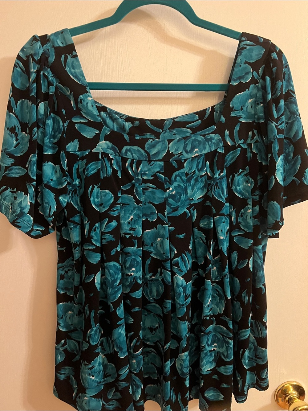 Nine West Women’s Teal Floral Scoop Neck Top